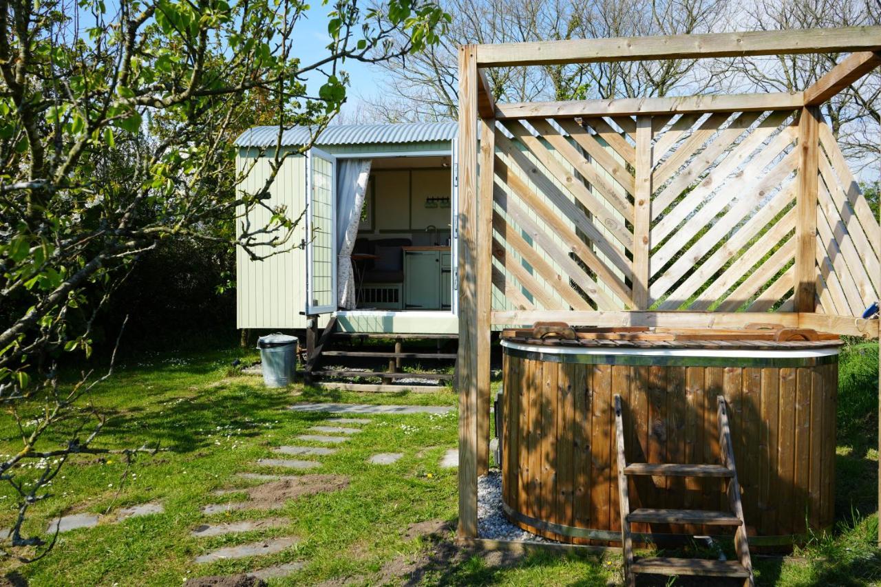 Hillcrest Hut Apartment Tenby Exterior photo